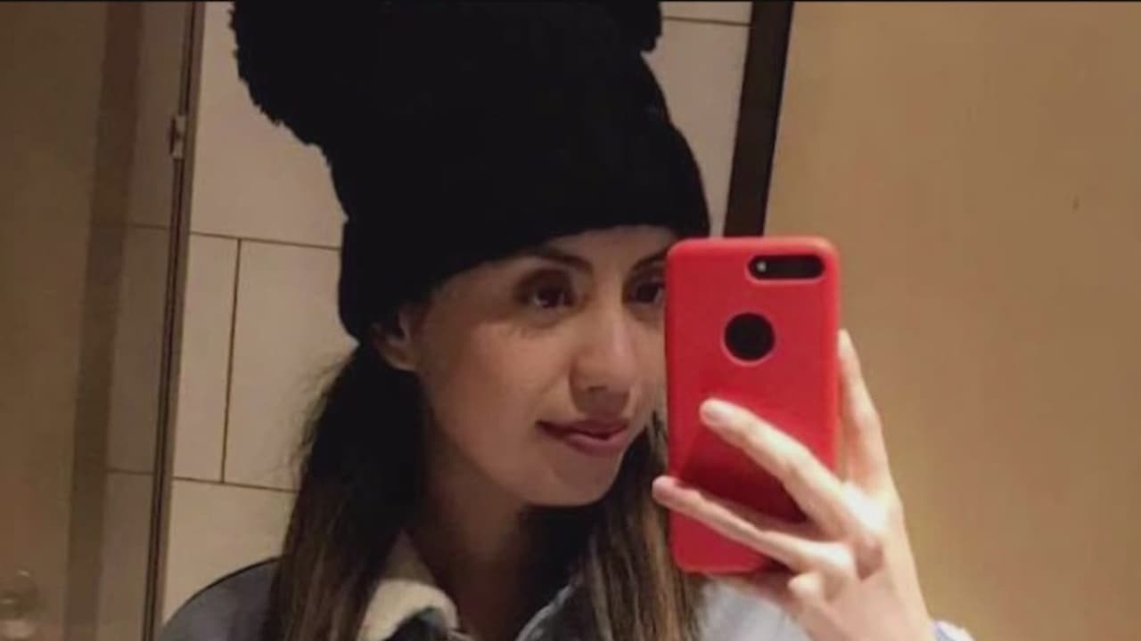 <b>Marisela Botello:</b> El caso de la joven 
<a href="https://www.univision.com/local/dallas-kuvn/charles-beltran-nina-marano-lisa-dykes-acusados-de-matar-a-marisela-botello-en-texas-video">Marisela Botello, de 23 años,</a> conmovió a la comunidad del norte de Texas tras conocerse que 
<a href="https://www.univision.com/local/dallas-kuvn/asesinato-marisela-botello-dallas-texas-buscan-a-charles-beltran-video">sus restos fueron encontrados</a> el 26 de marzo en un área boscosa de Wilmer, Texas. 
<br>