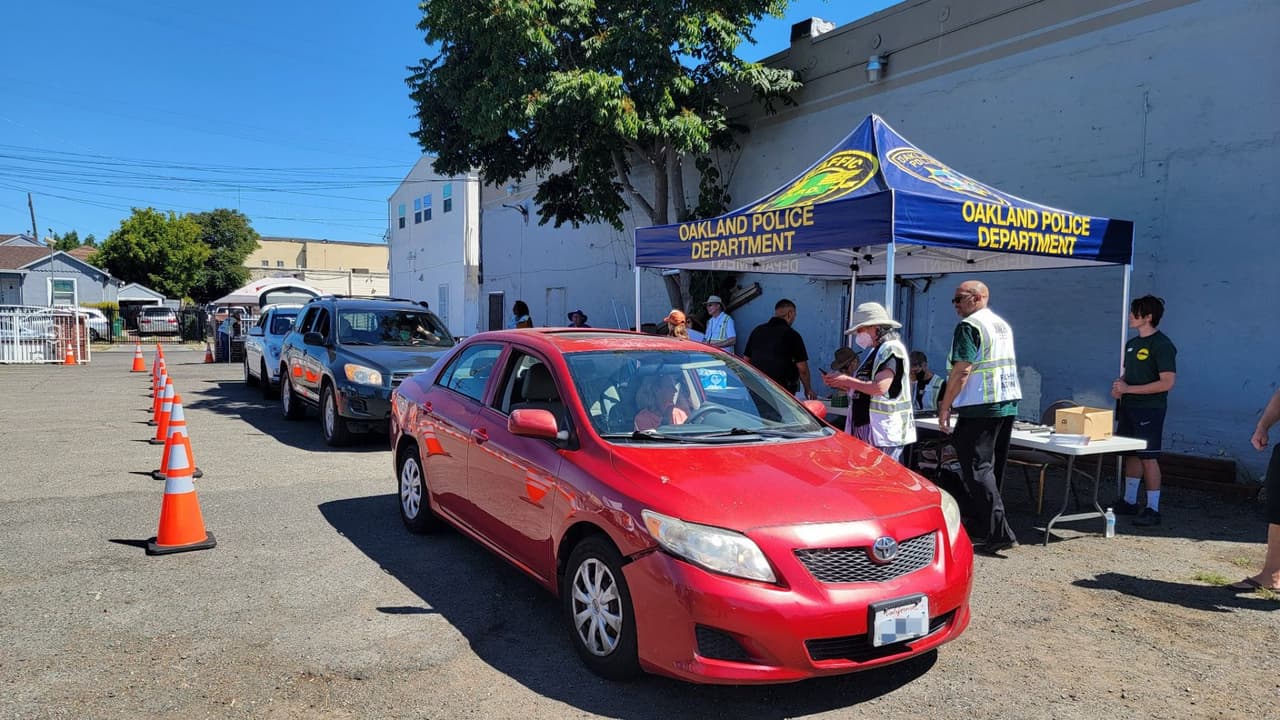 Hawthorn, una ingeniera de software jubilada de 78 años y abuela de 5 hijos, se sintió obligada a involucrarse después de que tres niños fueran asesinados por la violencia armada en Oakland en 2011. “Hago este trabajo porque Dios me lo dice”, dijo.
<br>