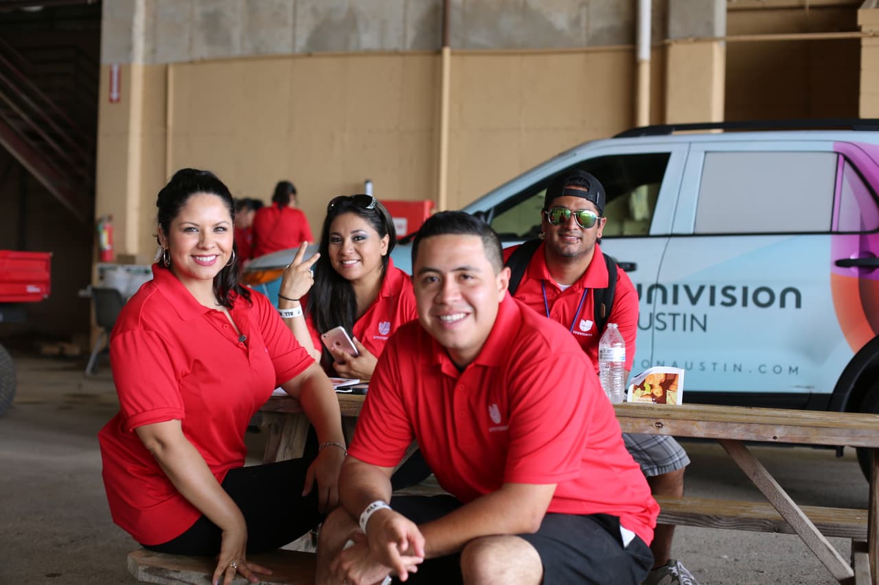 Decenas de asistentes disfrutaron del talento de artistas hispanos en el “Festival de Mayo” en la capital de Texas.
