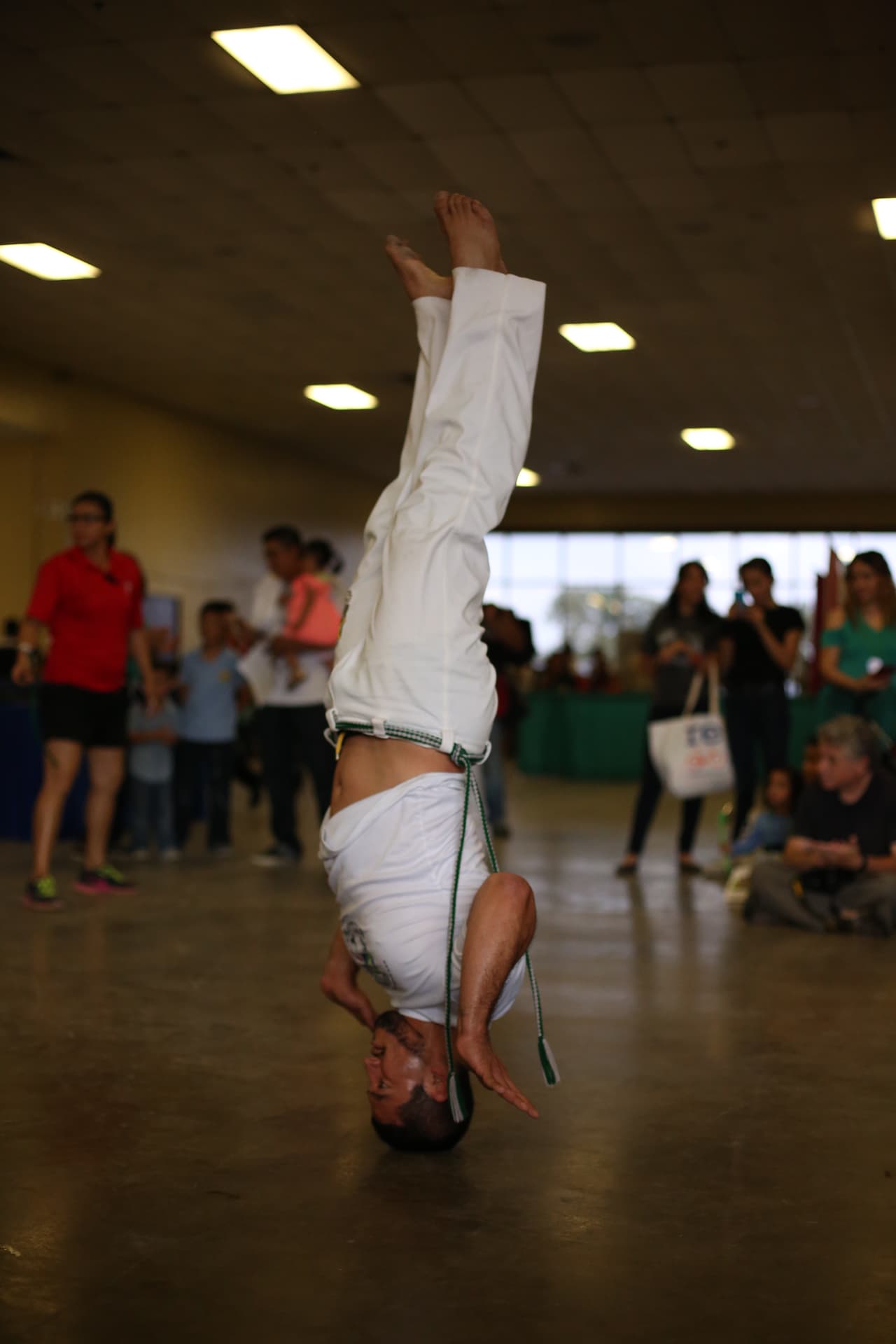 Decenas de asistentes disfrutaron del talento de artistas hispanos en el “Festival de Mayo” en la capital de Texas.