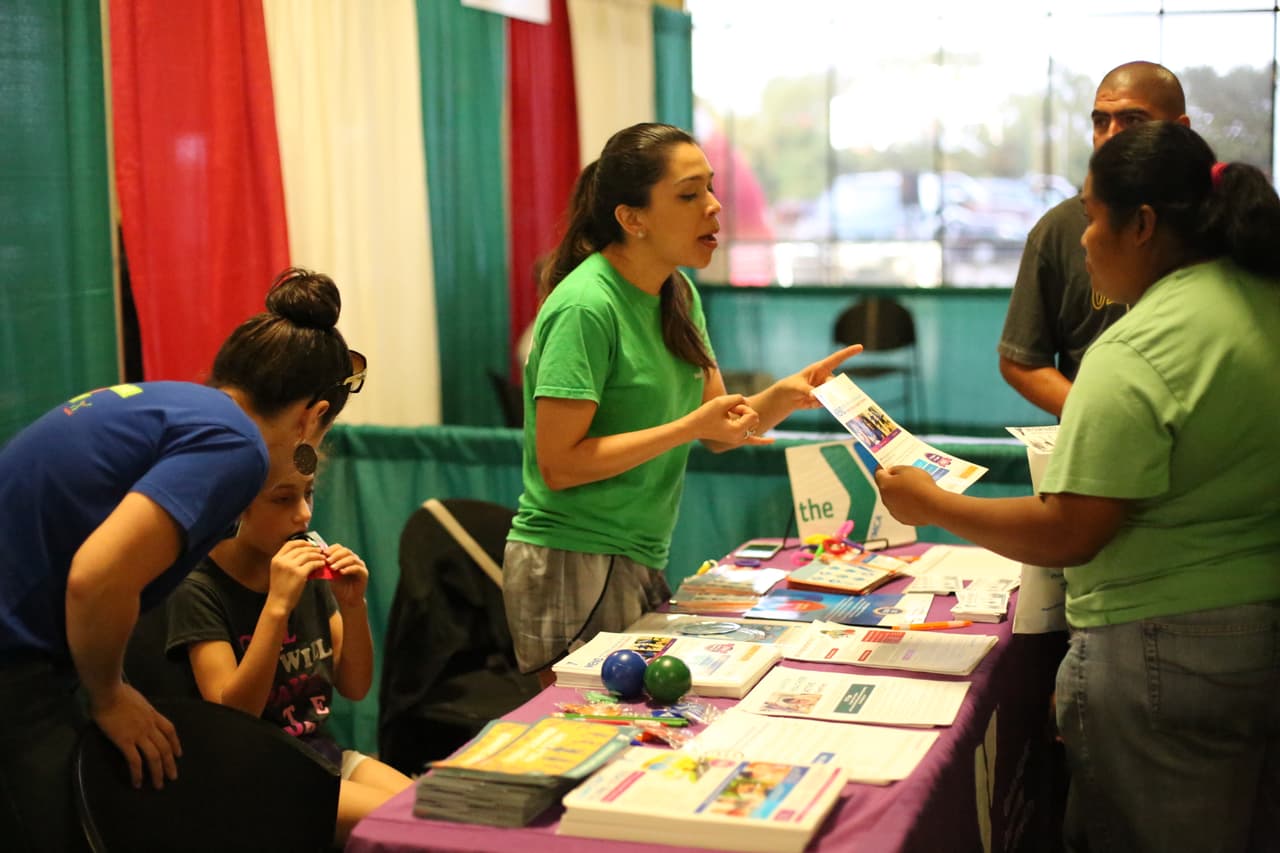 Decenas de asistentes disfrutaron del talento de artistas hispanos en el “Festival de Mayo” en la capital de Texas.