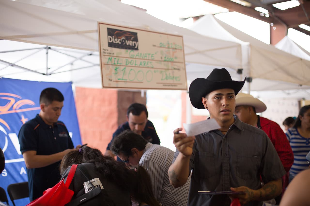 Decenas de asistentes disfrutaron del talento de artistas hispanos en el “Festival de Mayo” en la capital de Texas.