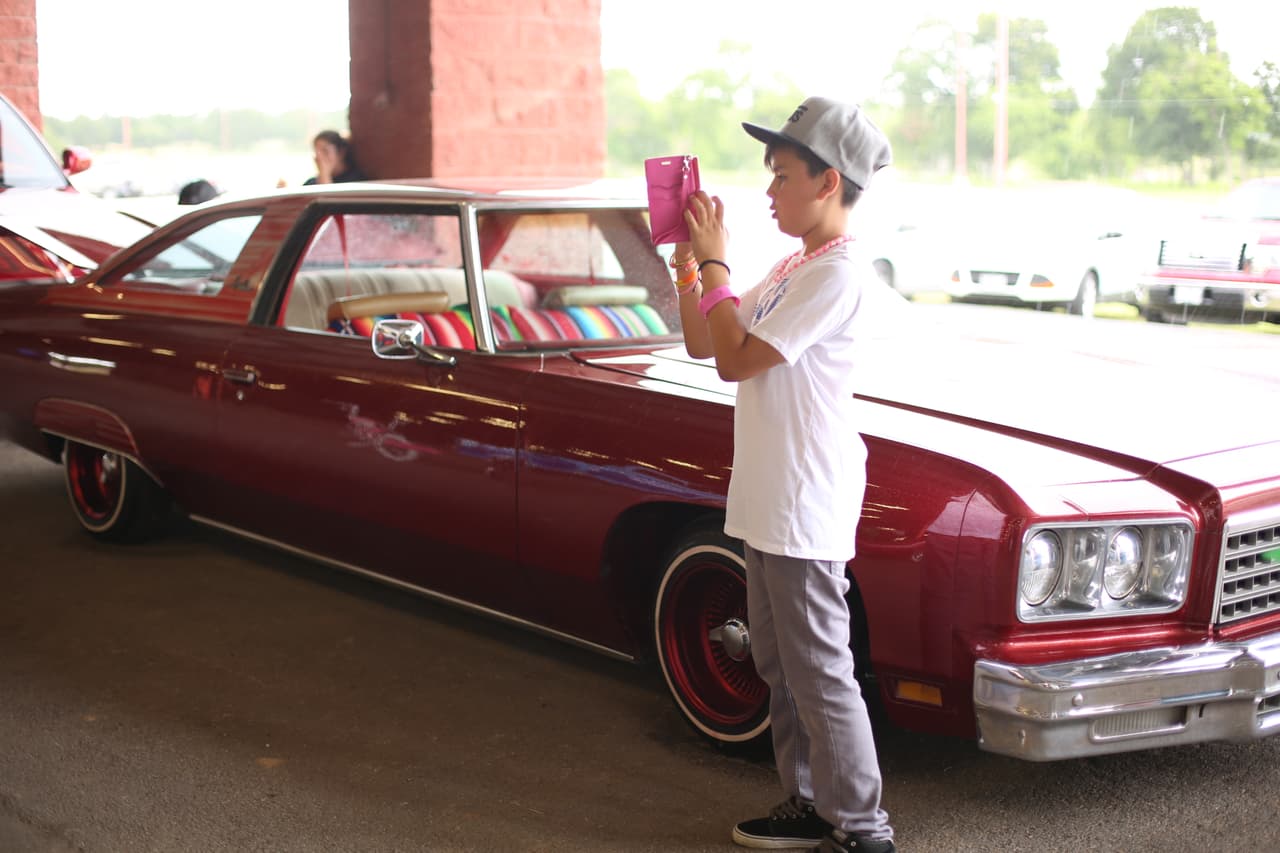 Decenas de asistentes disfrutaron del talento de artistas hispanos en el “Festival de Mayo” en la capital de Texas.