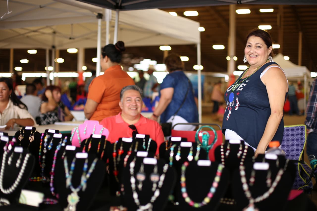 Decenas de asistentes disfrutaron del talento de artistas hispanos en el “Festival de Mayo” en la capital de Texas.