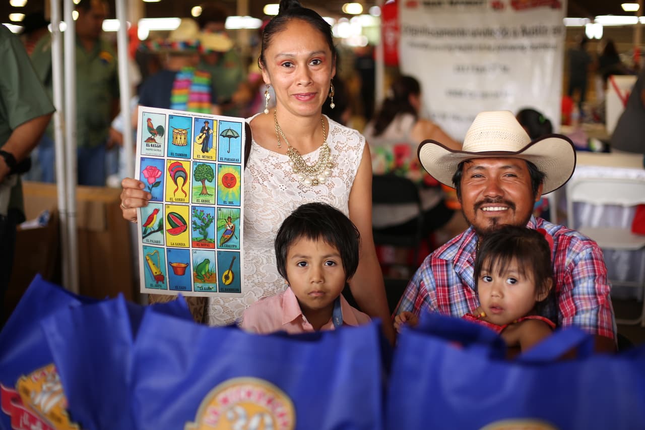 Decenas de asistentes disfrutaron del talento de artistas hispanos en el “Festival de Mayo” en la capital de Texas.