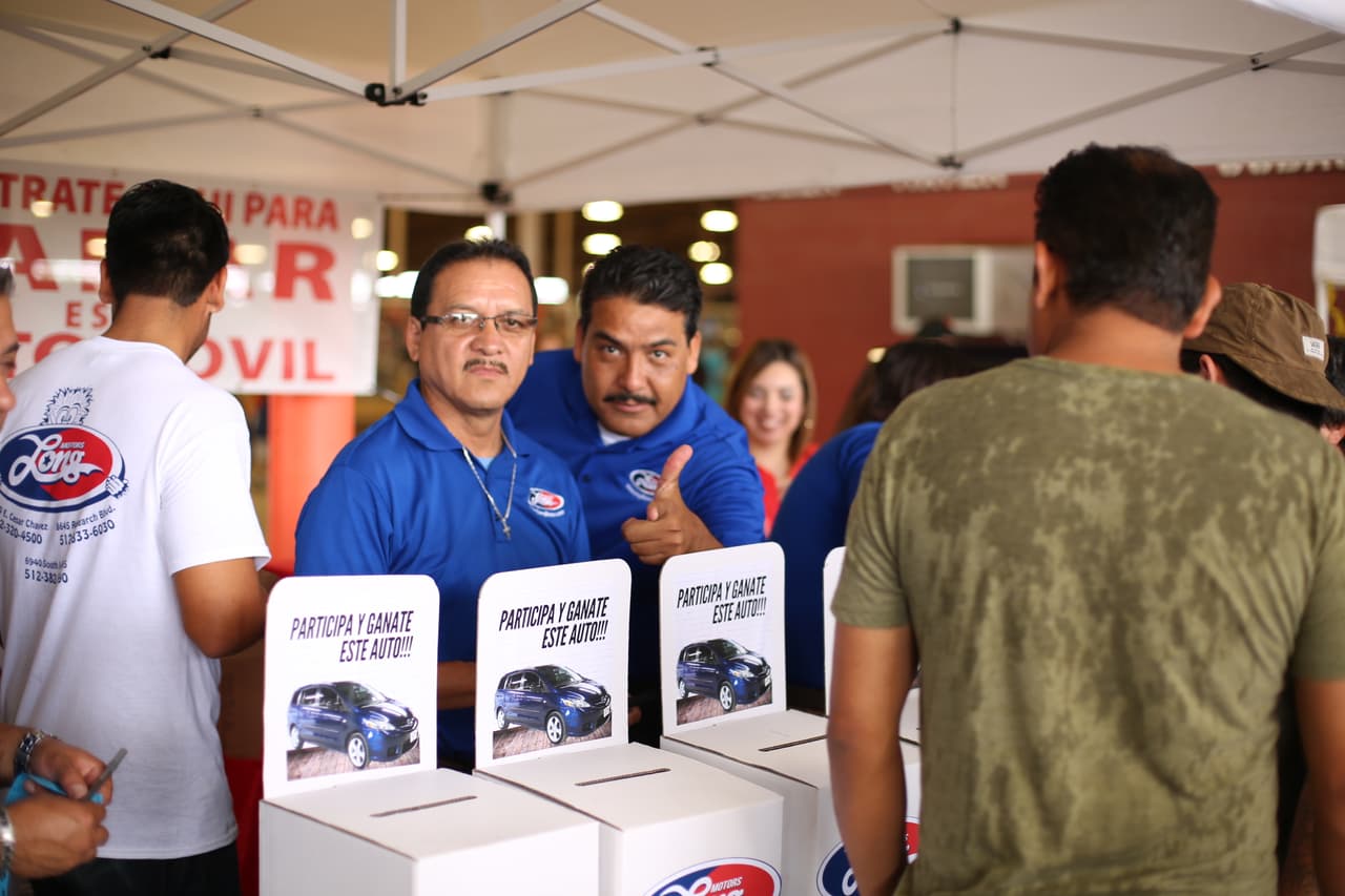 Decenas de asistentes disfrutaron del talento de artistas hispanos en el “Festival de Mayo” en la capital de Texas.
