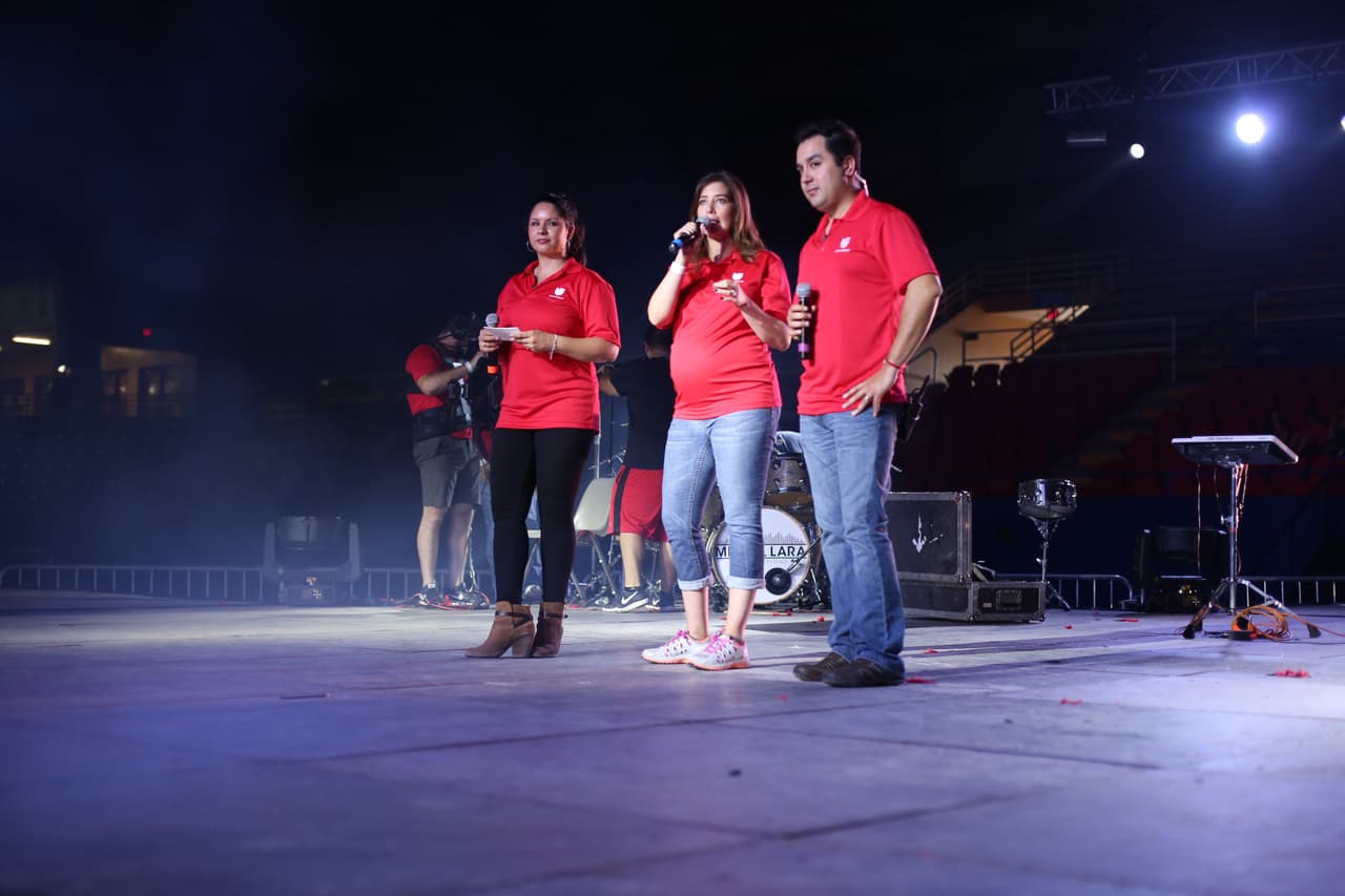 Decenas de asistentes disfrutaron del talento de artistas hispanos en el “Festival de Mayo” en la capital de Texas.