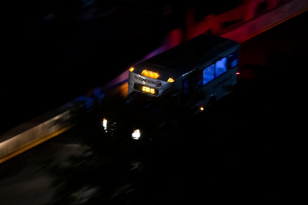 El apagón se atribuye a una falla en la línea 230 de la central Costa Sur, lo que provocó la desconexión total del sistema.