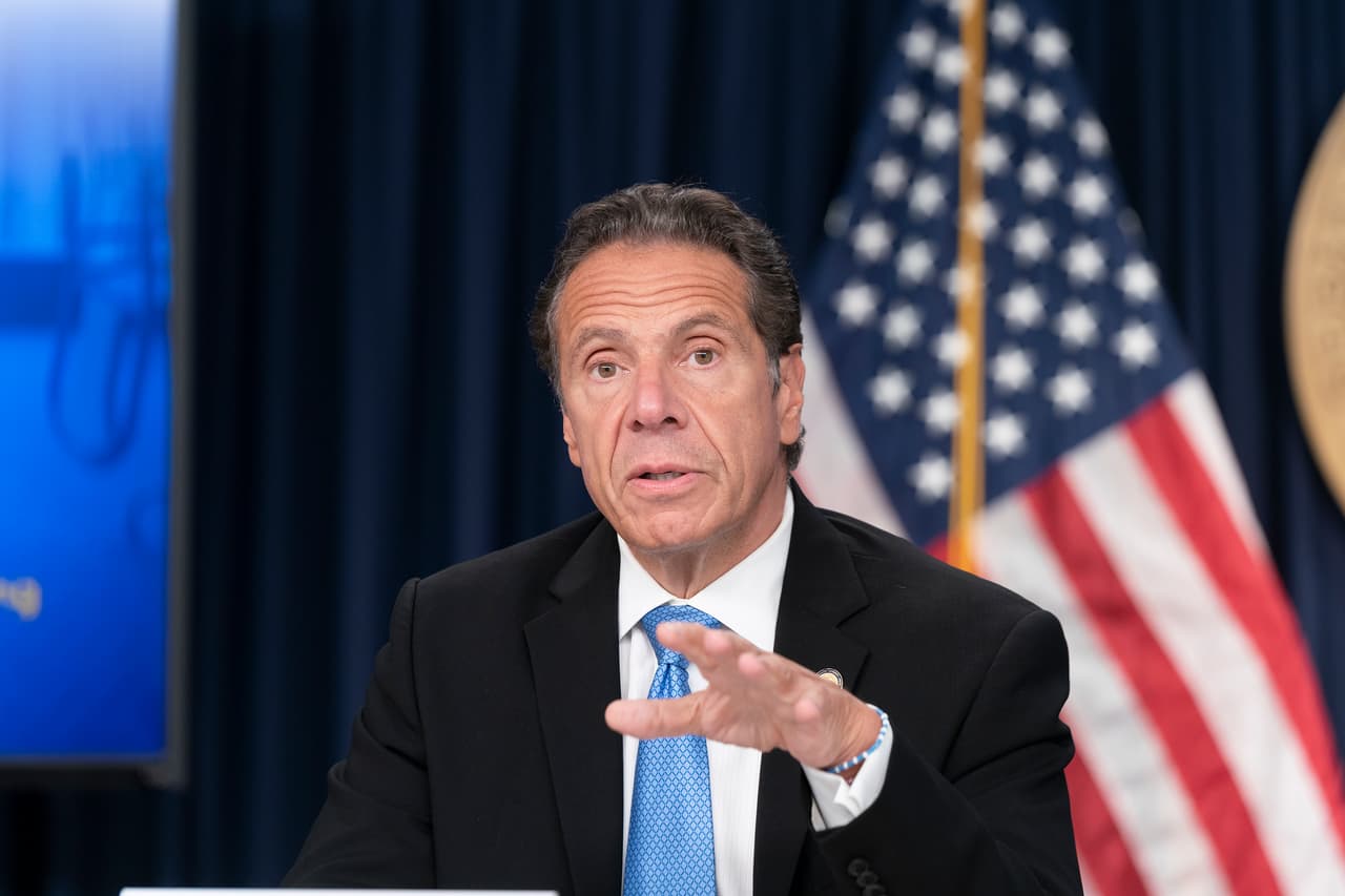 "Acoso no es hacer que alguien se sienta incómodo”: Cuomo responde a sus acusaciones y desata críticas