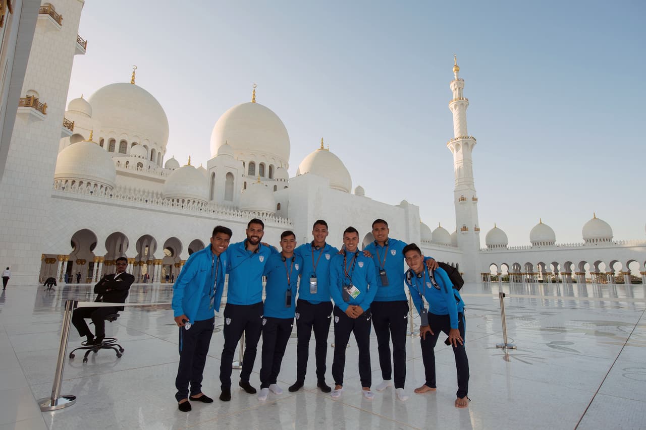 Los jugadores de Pachuca aprovecharon su presencia en Emiratos Árabes Unidos, donde se encuentran por el Mundial de Clubes, para visitar la Gran Mezquita de Abu Dhabi, previo a su partido del sábado contra Wydad Casablanca.