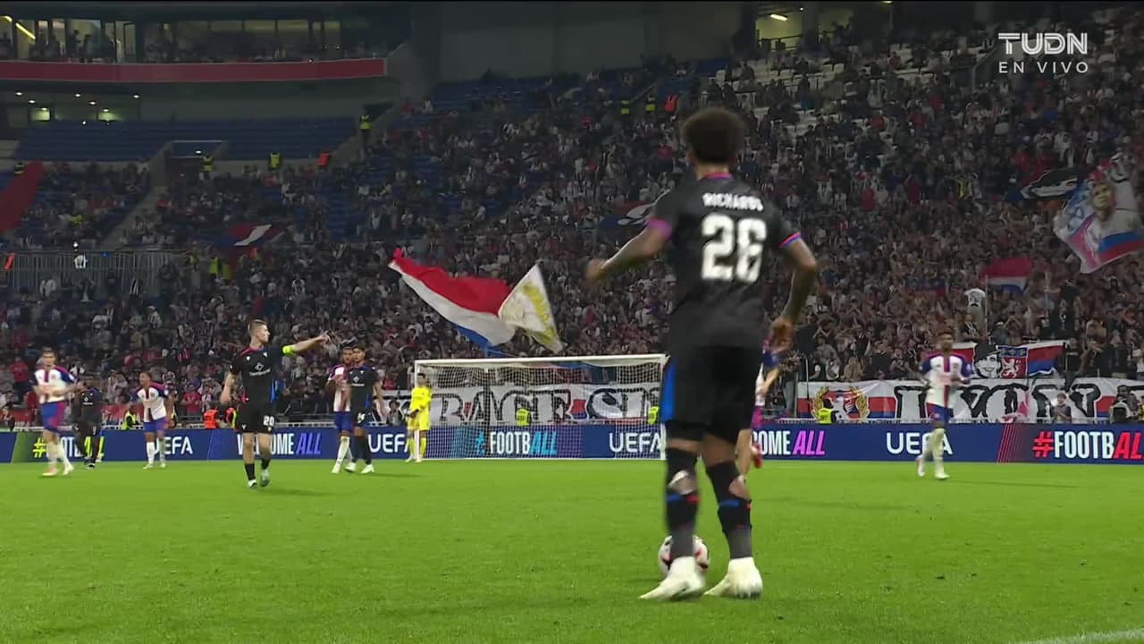 ¡GOL!  anota para Crystal Palace. Daichi Kamada