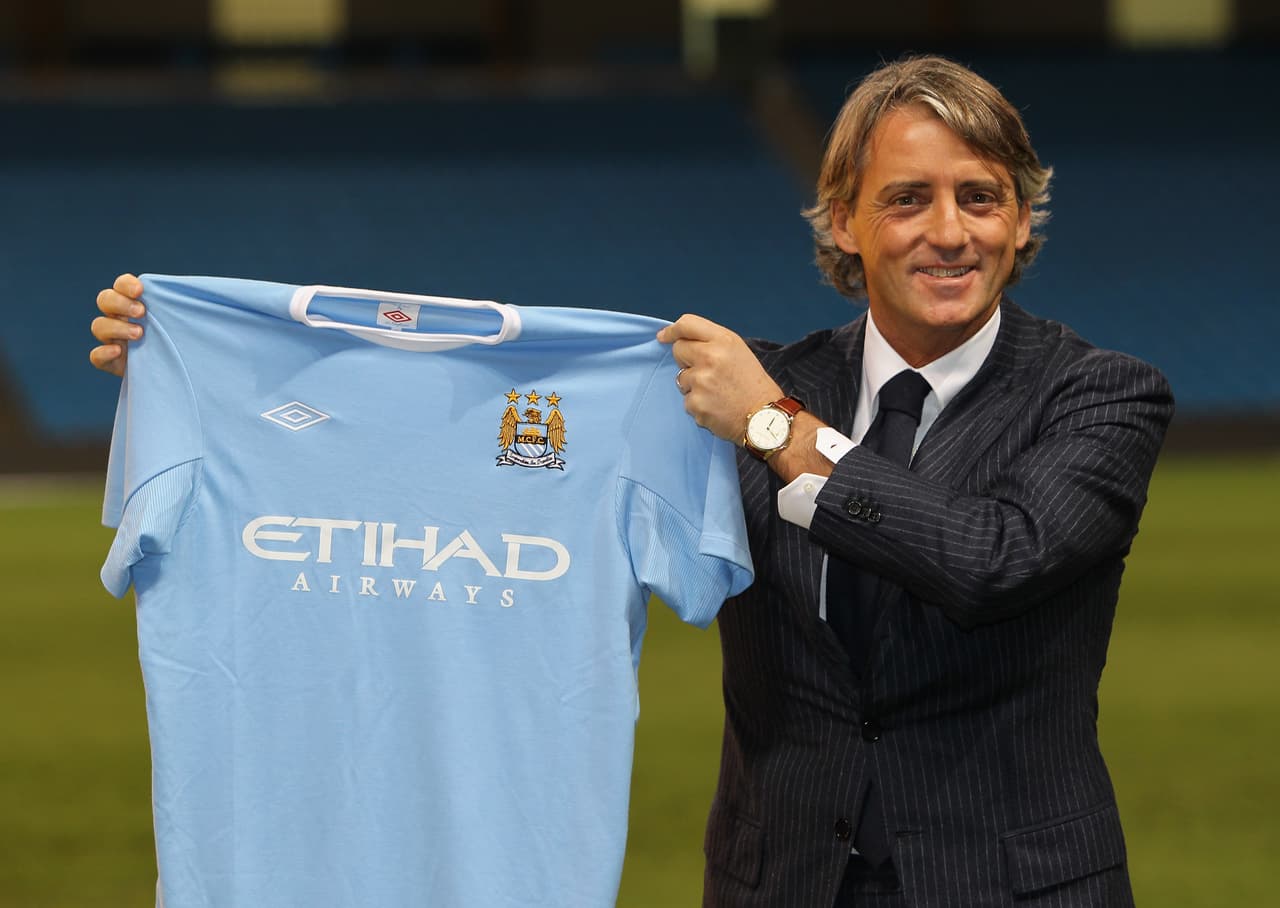 Sus triunfos llegaron a ojos de los árabes que acababan de comprar al Manchester City, por lo que lo contrataron en la temporada 2009 hasta la 2013.