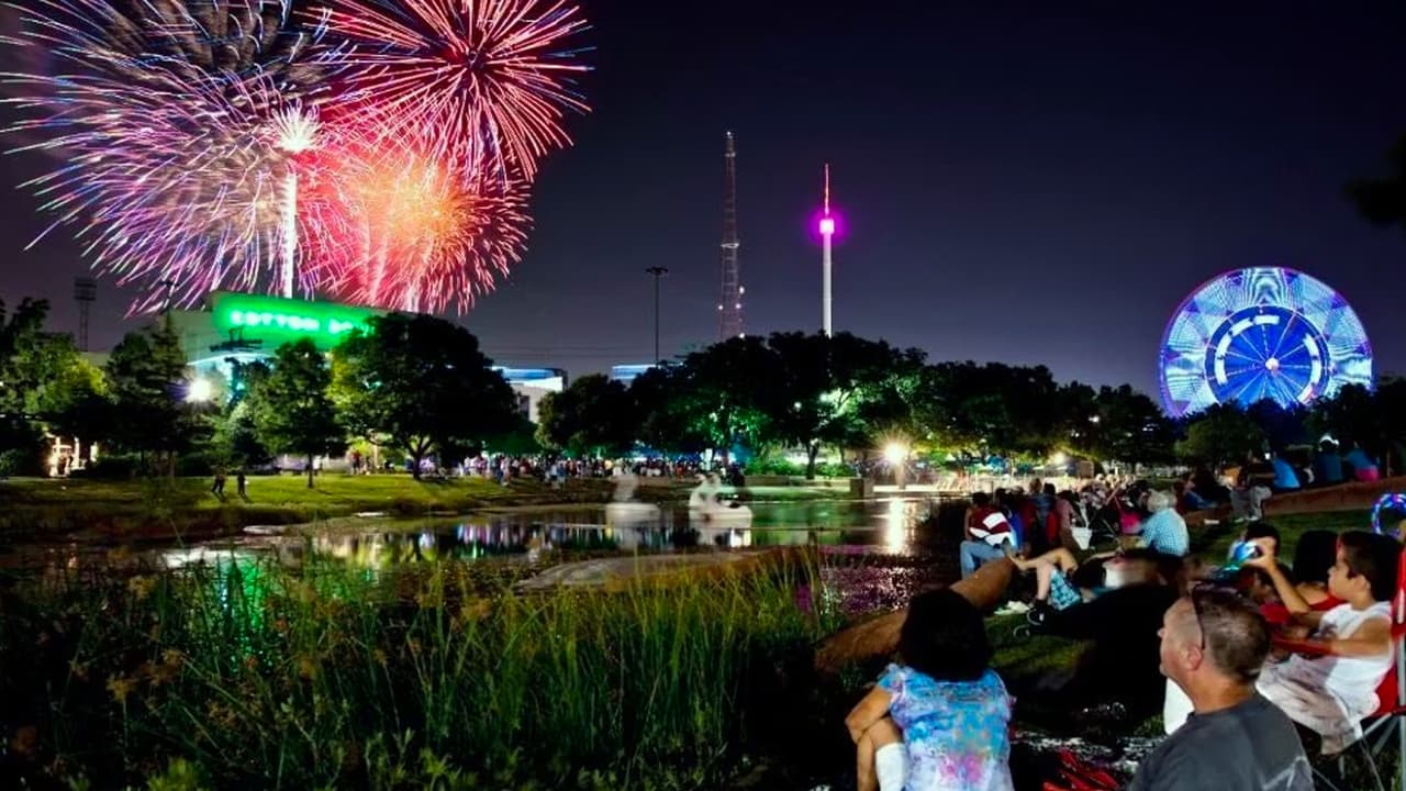 <b>Fair Park 🎇</b>
<br>Música en vivo, camiones de comida, juegos para niños y más, Fair Park abre sus puertas para celebrar por cuarta vez la Independencia de Estados Unidos con un espectáculo que, los organizadores prometen, 
<b>será espectacular e iluminará el cielo</b>. 
<br>💰 Entrada: 
<b>¡Gratis! </b>
<br>⏰ De 
<b>4:30 de la tarde a 10 de la noche</b> 
<br>📍 
<b>3809 Grand Avenue, Dallas </b>
<br>🔎 Más información en: 
<b><a href="https://www.fairparkdallas.com/events/detail/fair-park-fourth-2023" target="_blank">www.fairparkdallas.com</a></b>