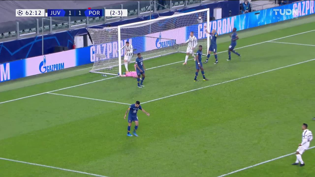 ¡GOL!  anota para Juventus. Federico Chiesa