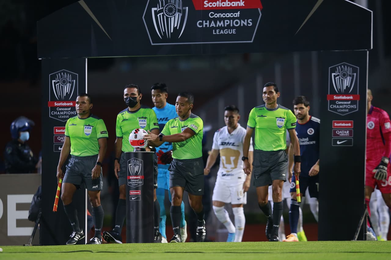Pumas se presentaba en el Olímpico Universitario ante su gente para intentar revertir el marcador de 3-0 en contra ante New England Revolution en busca de las Semifinales.