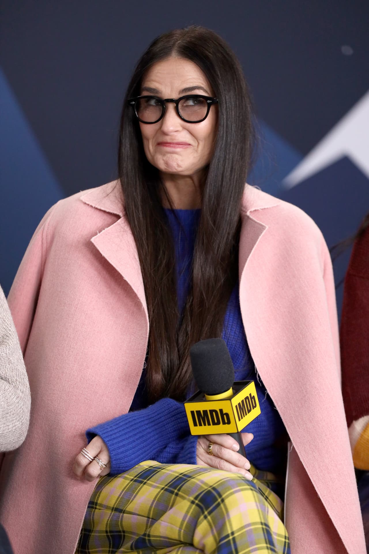 Con la sabiduría que le han dado los años y las experiencias que ha vivido, Demi Moore expuso que se vio obligada a buscar ayuda para resolver asuntos que la agobiaban desde su infancia. "Si tienes un pozo de vergüenza y 
<b>un trauma no resuelto dentro de ti</b>, no hay dinero, ni éxito ni celebridad que pueda llenarlo", declaró.