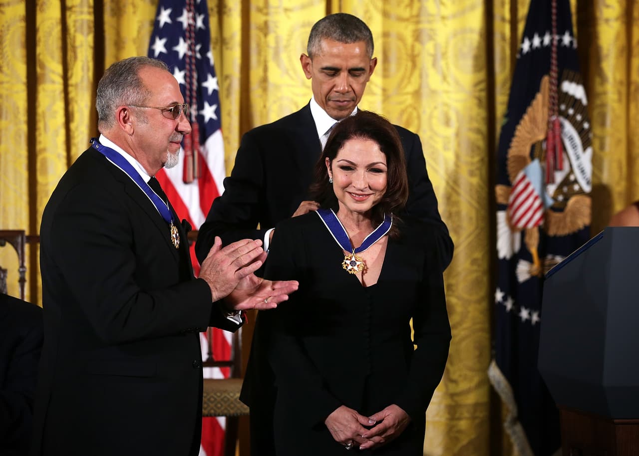 En 2015 Gloria recibió junto a su esposo Emilio la Medalla Presidencial de la Libertada otorgada por el presidente Barack Obama. Este año, Gloria será honrada en el Kennedy Center en diciembre.