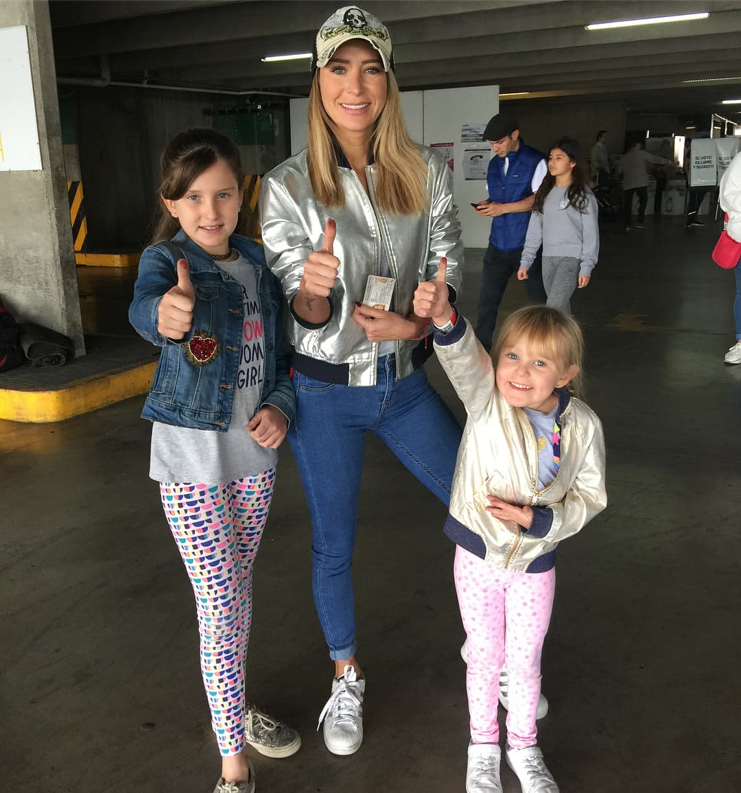 La estrella de 
<b><a href="https://www.univision.com/shows/por-amar-sin-ley" target="_blank">Por Amar Sin Ley</a></b> reiteró que el terapeuta de las niñas le dijo que a Elissa le afectaba ver a sus padres con otras parejas.