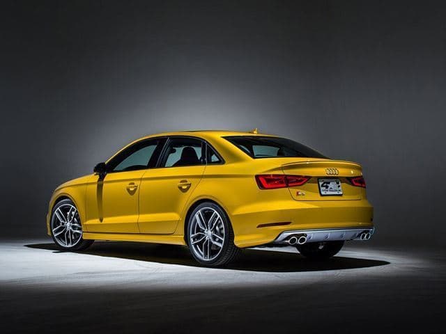 Si bien el ranking lo califica de “accesible”, el Audi S3 lleva un motor para nada despreciable, de cuatro cilindros, que genera una potencia de 292 caballos de fuerza. Su sucesor deportivo, el RS3, podría llegar a 400.