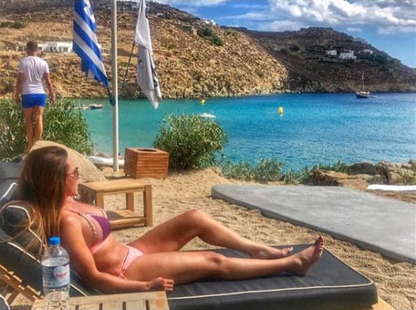 Mykonos es uno de los destinos que ha visitado y donde ha lucido su figura al sol.