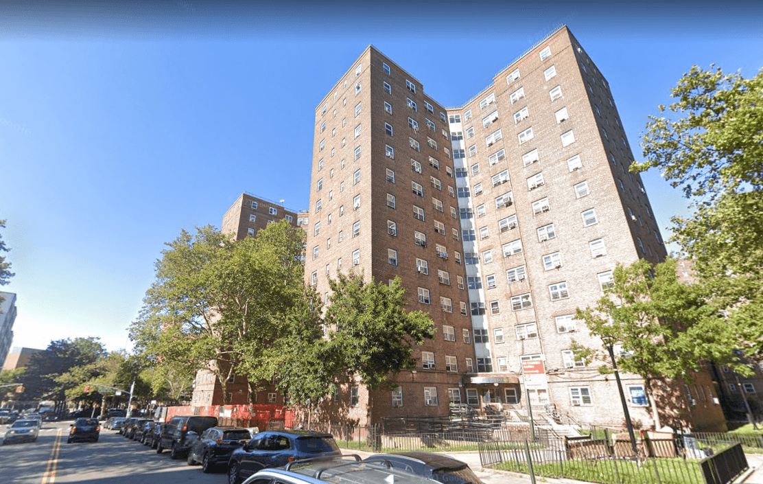 Niño de 4 años cae de un sexto piso de un edificio del Bronx