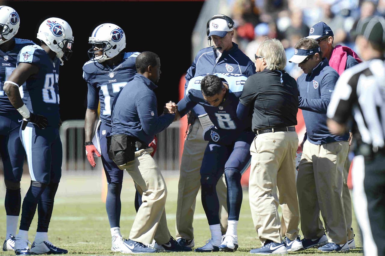 Marcus Mariota tiene un esguince de rodilla y está en duda contra Falcons para la Semana 7