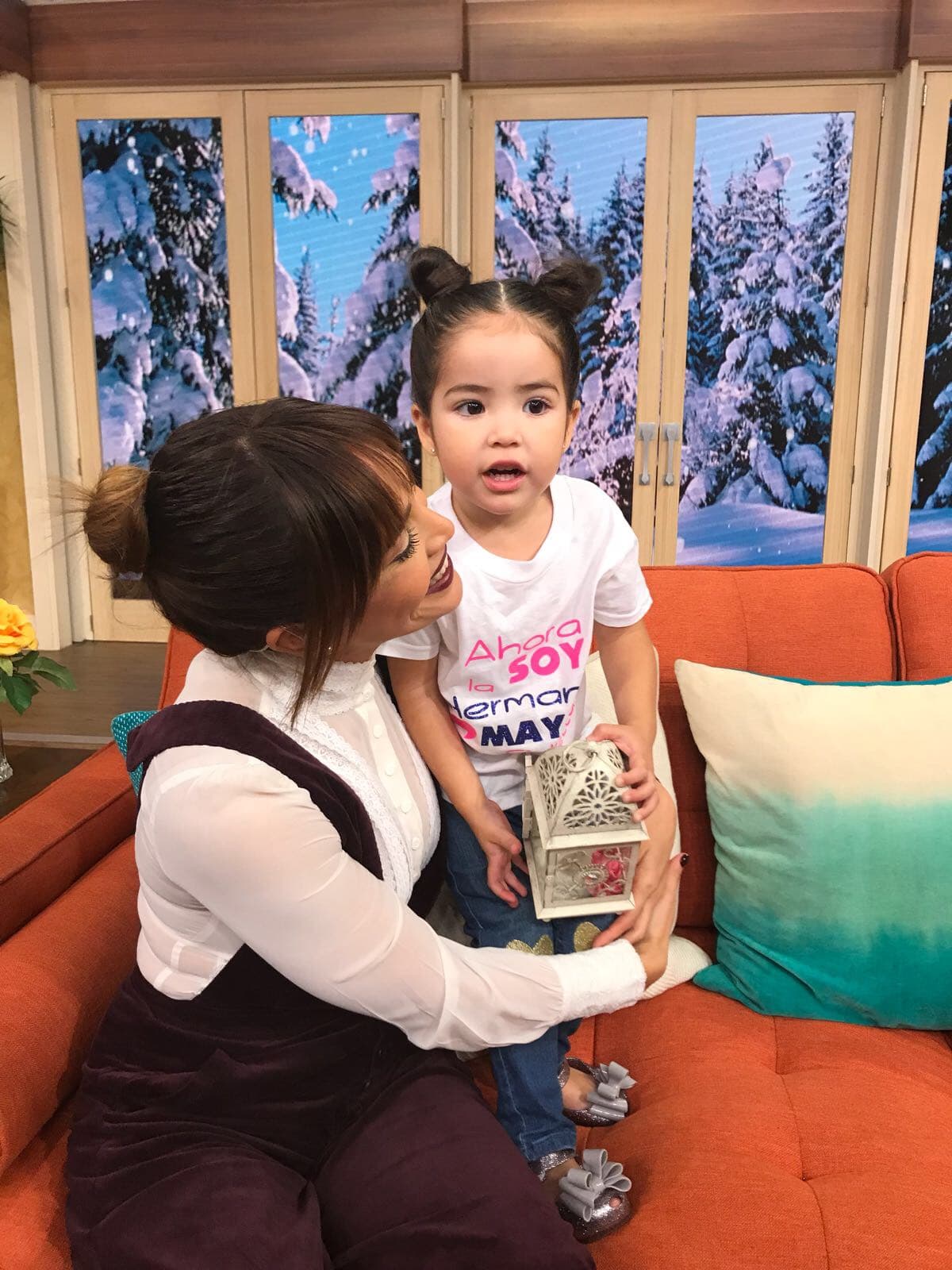 Karla Martínez es una tía feliz, muy pronto tendrá entre sus brazos al nuevo bebé de su hermano Luis Carlos.