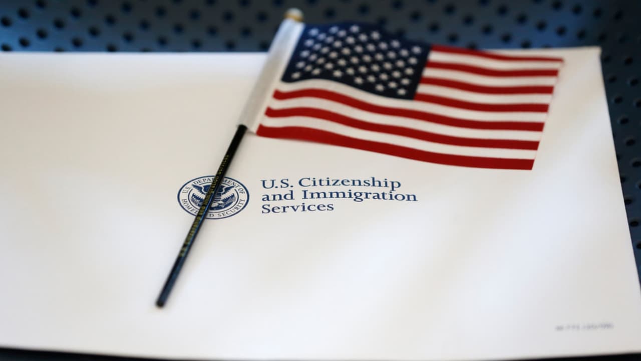 Abogada en Orlando advierte que residencias y naturalizaciones quedarán paralizadas por revisiones