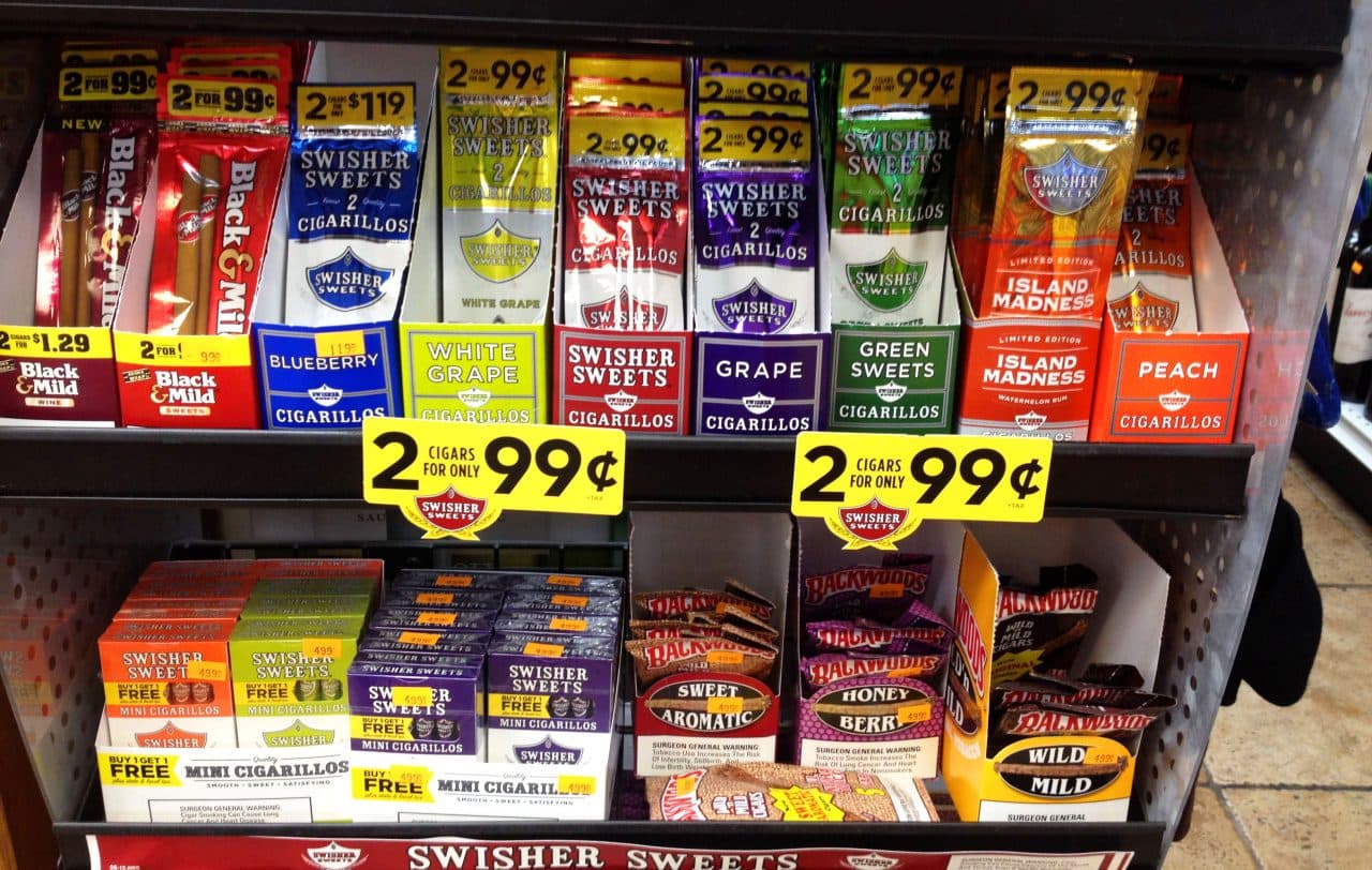 Tres compañías de cigarros con sabor demandan a Filadelfia por ley que restringe las ventas a los niños