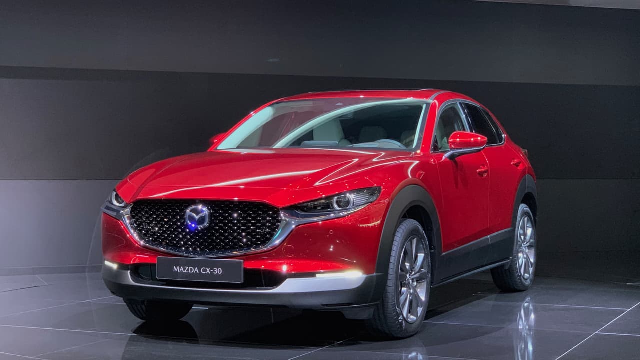 <h3 class="cms-H3-H3">Mazda CX-30</h3>
<br>Mazda apuesta que la belleza y la tecnología convertirá en un éxito a su nueva SUV. No vemos ningún motivo para disputar esa conclusión. La 
<a href="https://www.univision.com/carros/ginebra-2019-la-mazda-cx-30-debuta-con-un-diseno-hermoso-y-tecnologia-semihibrida">Mazda CX-30 </a>fue uno de los grandes éxitos de la jornada suiza.