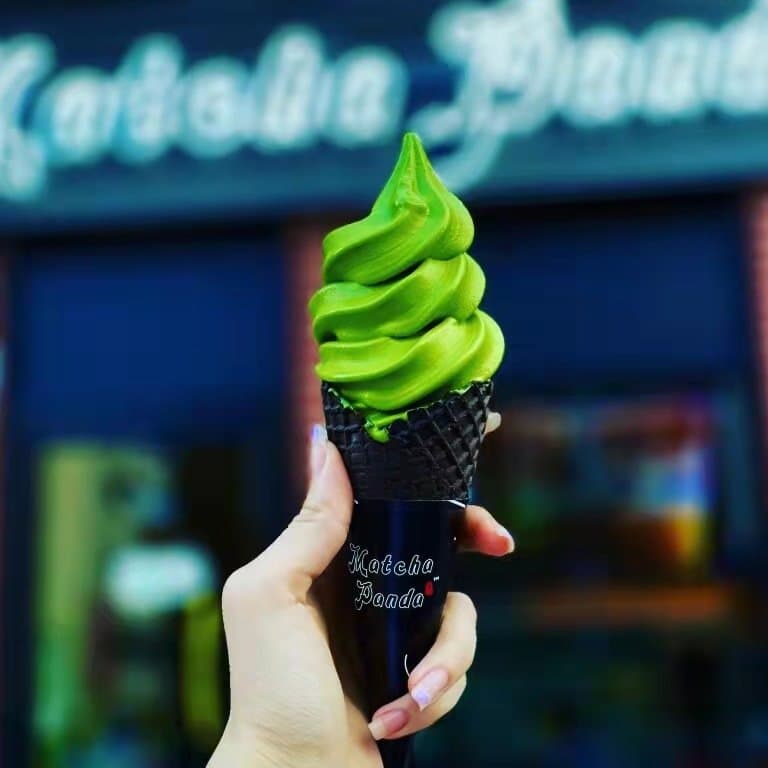 <b>Matcha Panda Café</b>
<br>Dirección: 202 N 9th St
<b>, </b>Philadelphia
<br>Teléfono: (267) 813-0637
<br>Sitio web: 
<a href="https://www.matchapanda.com">https://www.matchapanda.com</a> 
<br>
<a href="https://www.yelp.com/map/matcha-panda-cafe-philadelphia-3"><b>Cómo llegar</b></a>
<br>
<br>Así se promocionan en Yelp: “Nos especializamos en pasteles de crepe, hojaldres de crema, té helado y té recién hecho, cafés especiales molidos y todos nuestros productos no contienen azúcares añadidos, jarabes de glucosa, jarabes comerciales, aditivos de color o polvos de sabor artificial”.