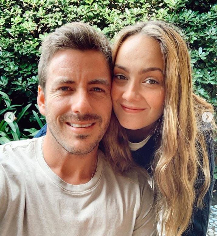 La pareja comenzó el 2021 con gran felicidad, pues el actor le propuso matrimonio el 1 de enero.
<br>