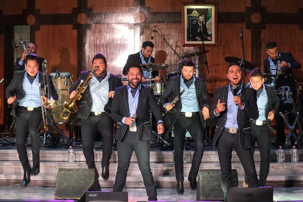<b><a href="https://www.univision.com/temas/banda-el-recodo" target="_blank">La Banda El Recodo</a></b> tiene las puertas abiertas para cumplir uno de los más anhelados deseos de 
<b><a href="https://www.univision.com/temas/julio-preciado" target="_blank">Julio Preciado</a></b>, quien fuera su vocalista en la década de 1990. Así lo aseguró Alfonso 'Poncho' Lizárraga, líder de la agrupación.