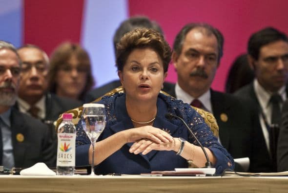 En el terreno de las realizaciones concretas, los representantes de los Bancos de Desarrollo nacionales acordaron ampliar la facilidad de créditos en monedas locales, con el fin de reducir la demanda de divisas convertibles para las transacciones entre los BRICS, y la concesión de letras de crédito para financiar sus exportaciones.