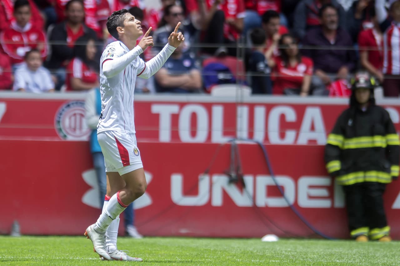 Zaldívar hizo parte de selecciones juveniles y tiene una medalla de plata en los Juegos Panamericanos de 2015 y había recibido llamados en 2016 con Juan Carlos Osorio.