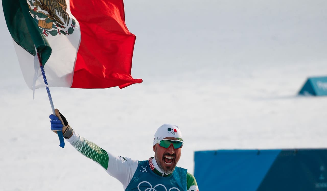 El mexicano Germán Madrazo regaló uno de los más emotivos momentos de los Juegos Olímpicos de Invierno en 2018 con su orgullosa llegada con bandera en mano, a pesar de ser último en su competencia.