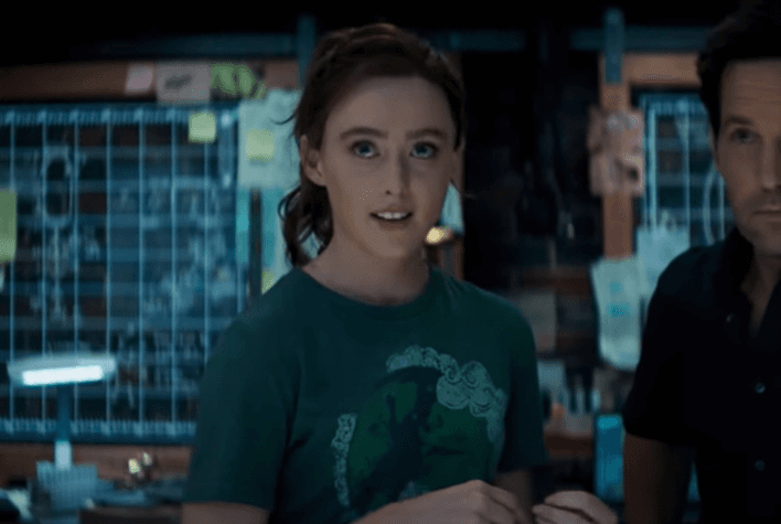 Ketherine Newton como Cassie Lang