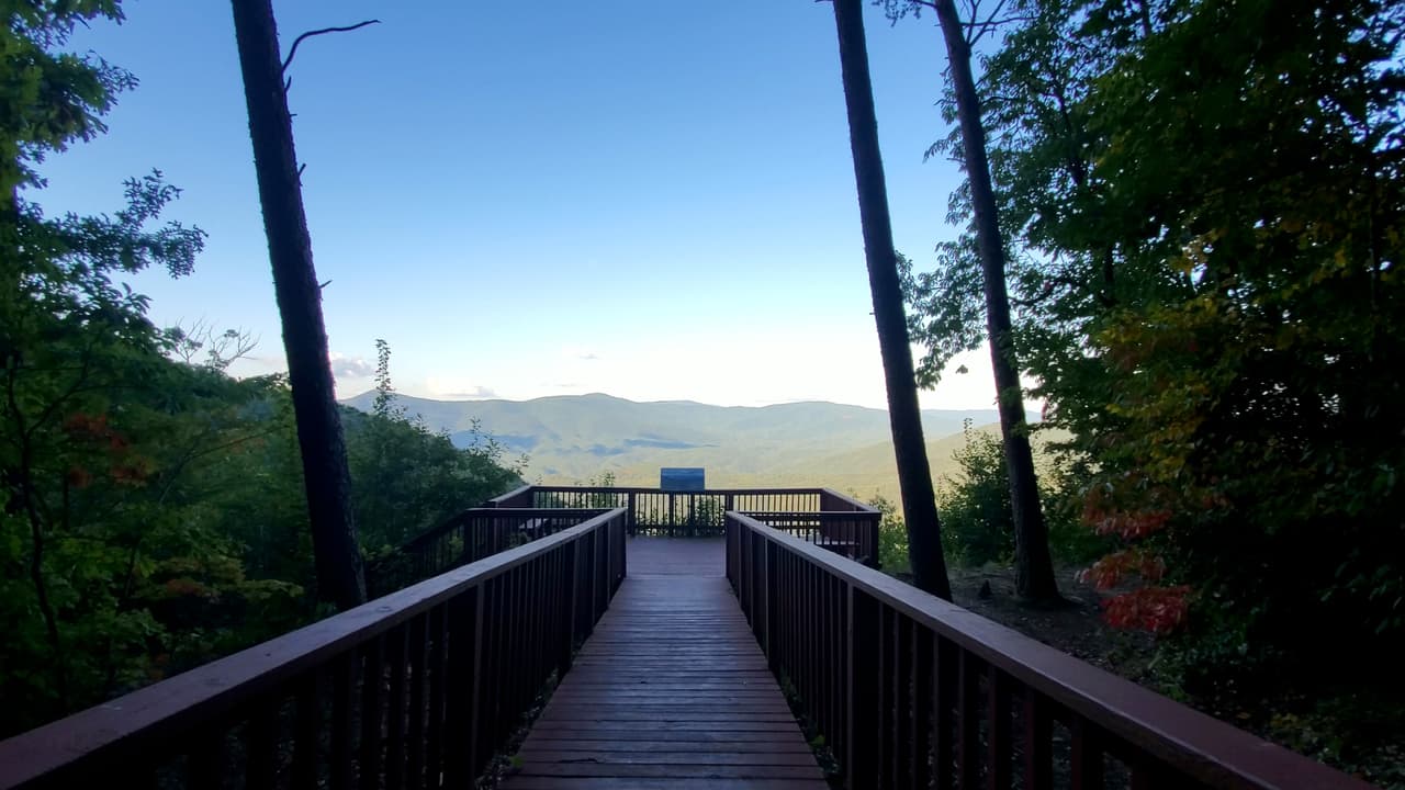 Conoce más sobre Fort Mountain State Park, 
<b><a href="https://gastateparks.org/FortMountain">aquí</a></b>.