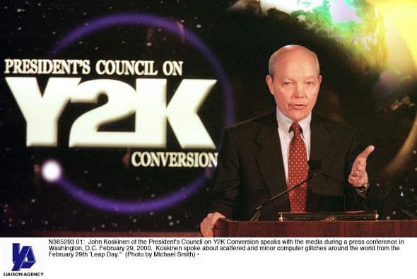 <b>El error informático causó miedo</b> porque los softwares no estaban programados para el nuevo milenio, pues la numeración sólo llegaba hasta 1999. La fecha llegó y nada ocurrió. La informática no se paralizó y la internet siguió creciendo.