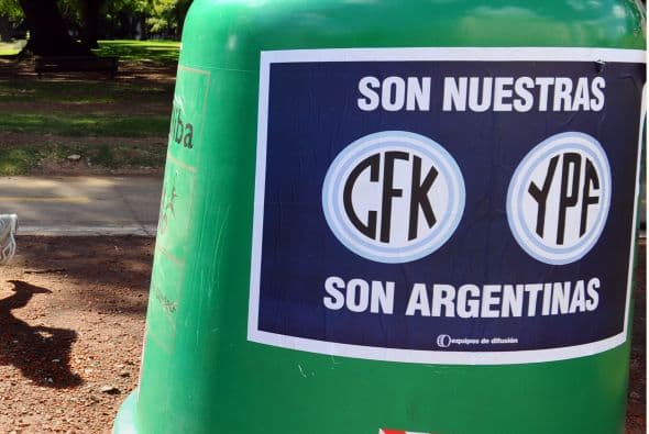 La iniciativa establece que "de las acciones sujetas a expropiación (51%), el 51% pertenecerá al Estado nacional y el 49% restante se distribuirá entre las provincias integrantes de la organización de estados productores de hidrocarburos", indicó el texto distribuido por el Gobierno.