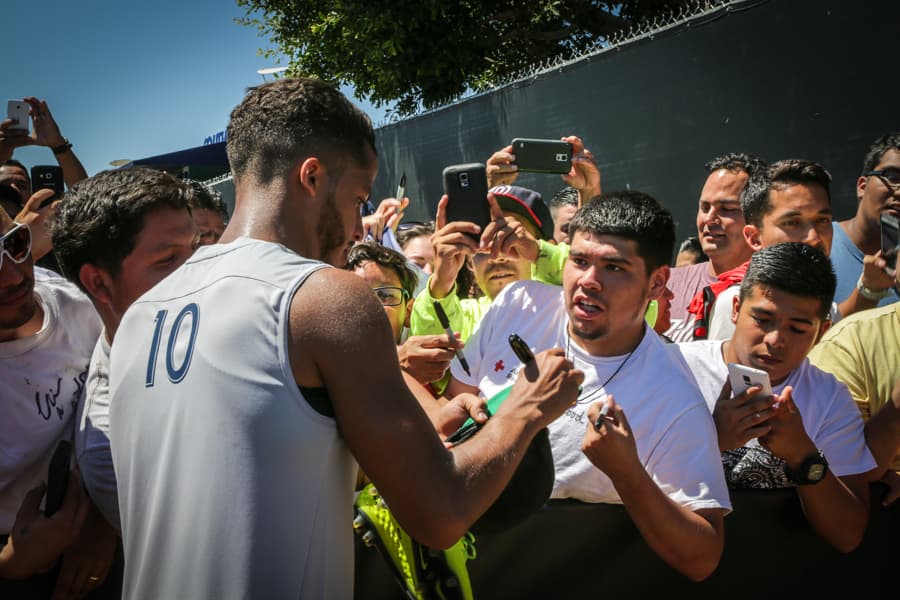 El crack mexicano "Giovani Dos Santos" fue presentado ante los medios como jugador oficial del LA Galaxy donde será su nueva casa por cuatro temporadas.