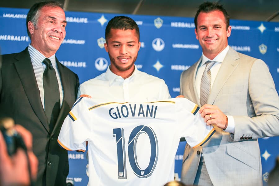 El crack mexicano "Giovani Dos Santos" fue presentado ante los medios como jugador oficial del LA Galaxy donde será su nueva casa por cuatro temporadas.
