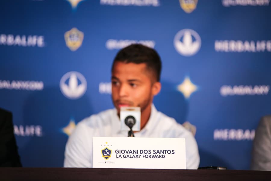 El crack mexicano "Giovani Dos Santos" fue presentado ante los medios como jugador oficial del LA Galaxy donde será su nueva casa por cuatro temporadas.
