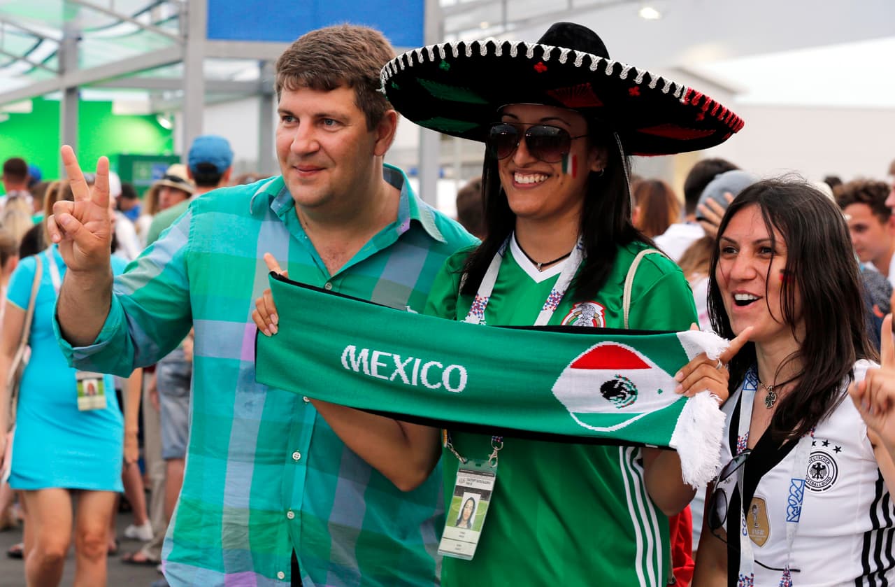 Las mujeres mexicanas y alemanas fueron sensación entre los asistentes y a muchas les tocó tomarse fotos.