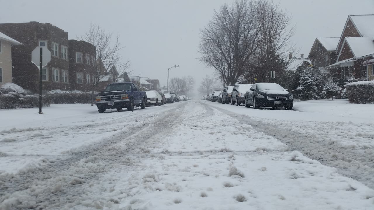 Así lucen los caminos en Indiana, condado de Lake donde hay aviso de tormenta de nieve.