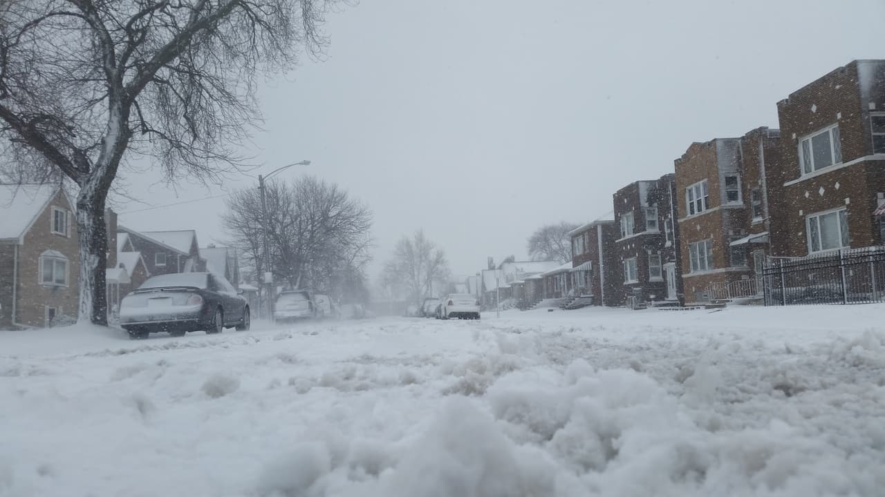 Así lucen los caminos en Indiana, condado de Lake donde hay aviso de tormenta de nieve.