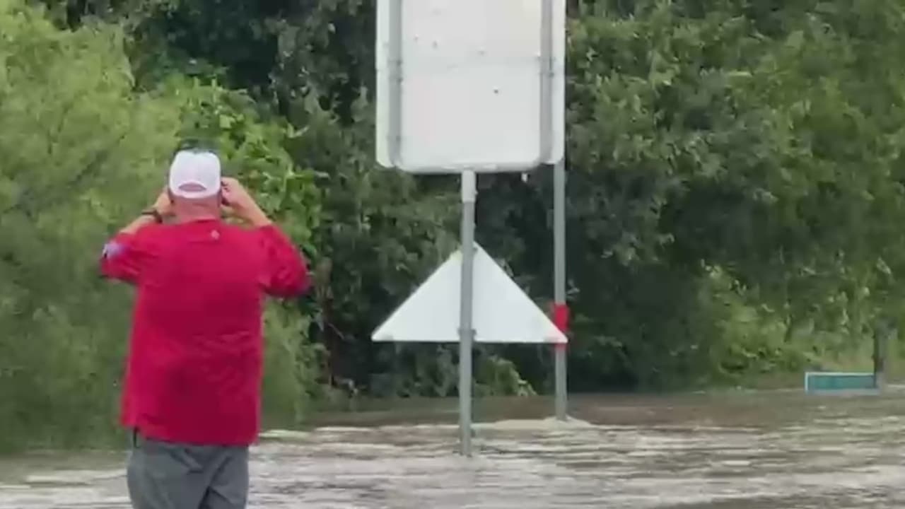 Los ríos de D’Hanis se han desbordado tras las fuertes lluvias registradas en las últimas horas