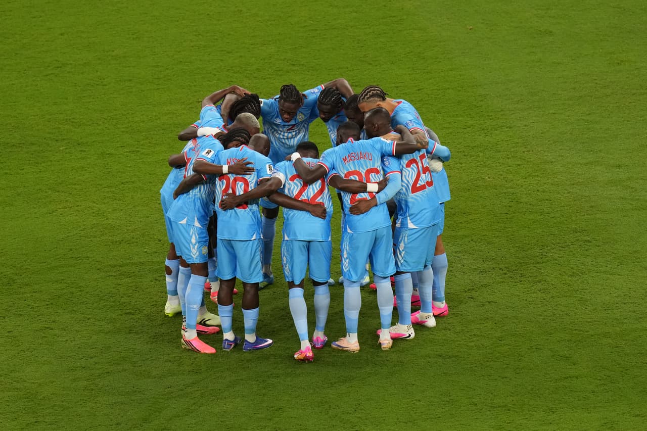 Jugadores del Congo se reúnen antes del partido de fútbol del Grupo K de la Copa del Mundo entre Colombia y el Congo en Zapopan, cerca de Guadalajara, México, el martes 23 de junio de 2026.