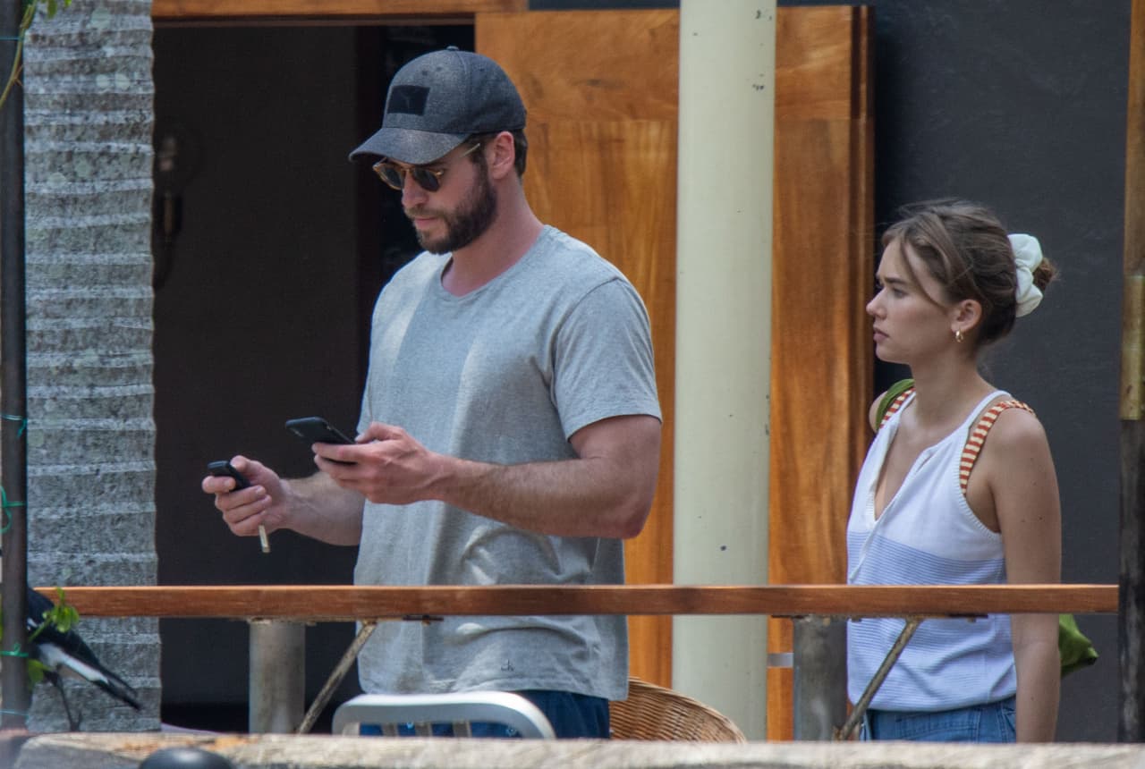 Ahora, Hemsworth ha sido relacionado sentimentalmente con la modelo Gabriella Brooks, con quien fue fotografiado el pasado fin de semana en Australia. 
<br>