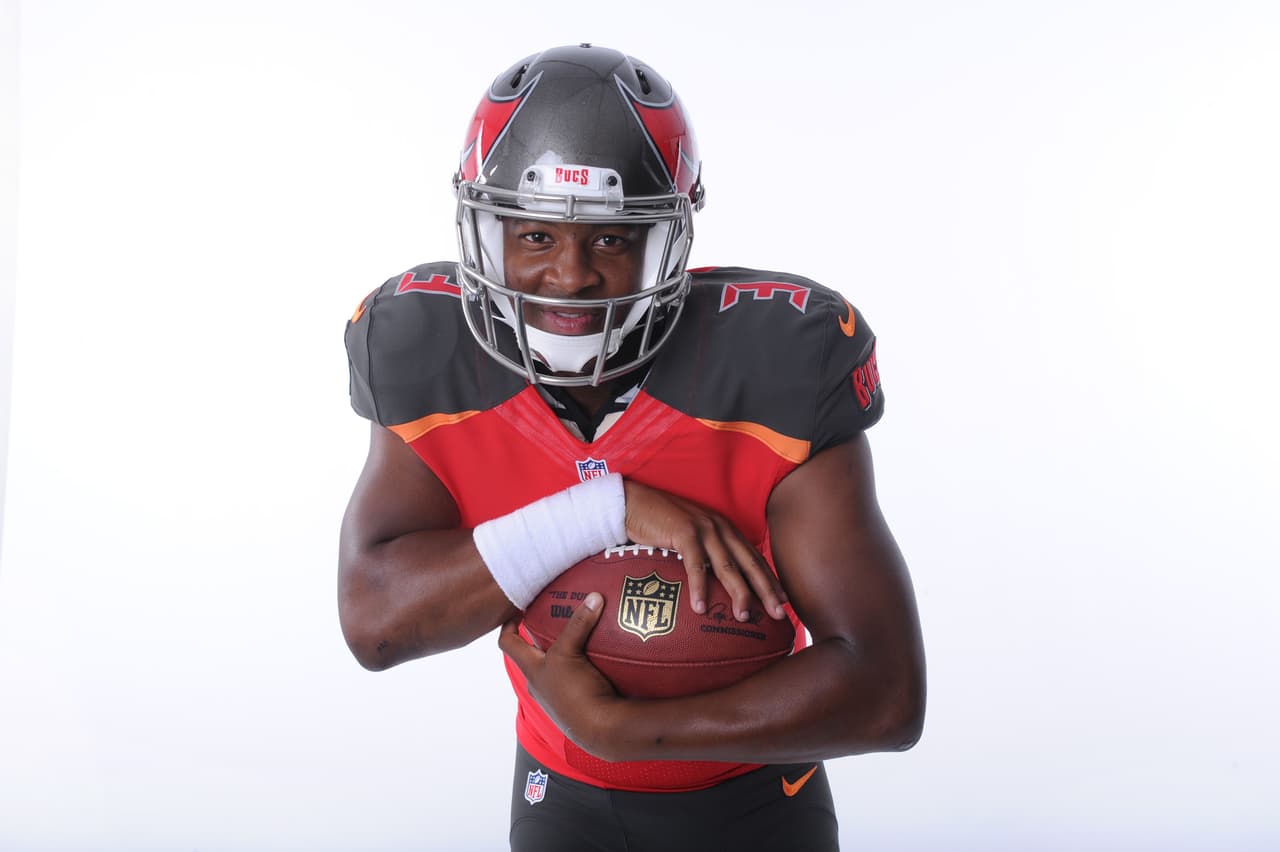 Los Tampa Bay Buccaneers designan a Jameis Winston como su quarterback titular